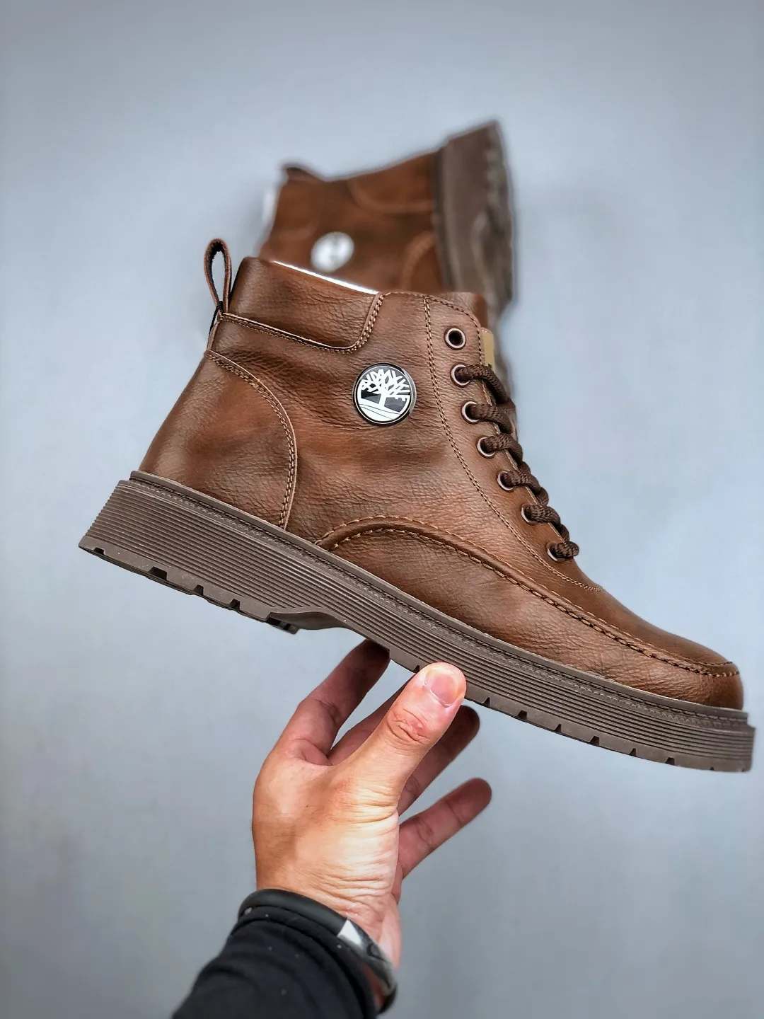 💰480 /Timberland Timberland/Timberland classic model 25ss new high-top, classic re-creation, brand new upgrade, Guangdong factory quality, original box and original packaging, the fabric is made of Italian top frosted cowhide, with anti-odor and anti-corrosion genuine leather latex insoles, giving you a perfect wearing experience. High-quality and durable, a must-have for sportsmen. Specializes in not looking handsome. High-quality, first-class foot feel. Exclusive supply. Item number: TB23066 Size: 38-44